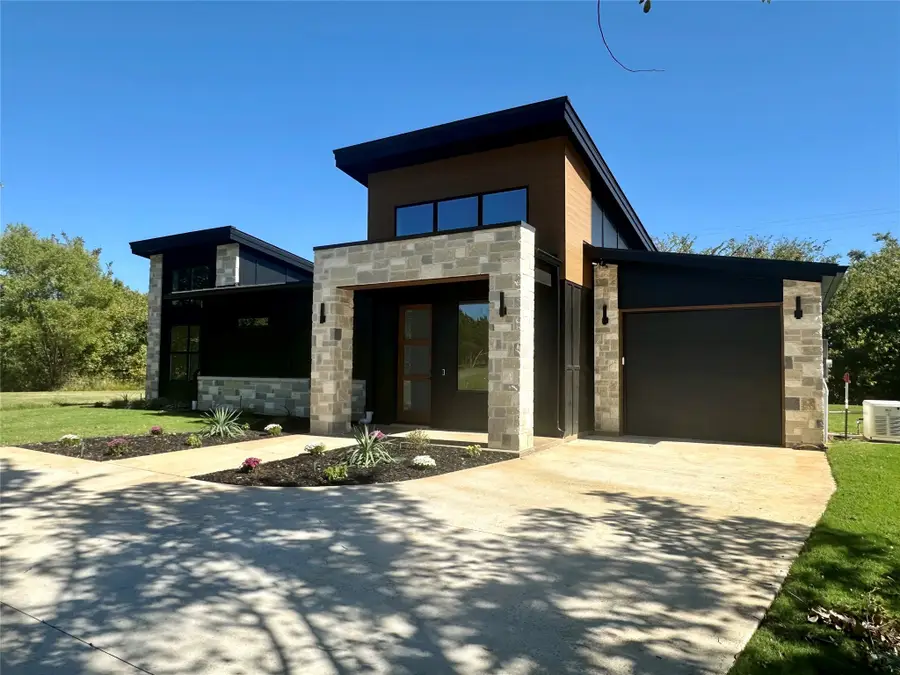 205 Mission Hills Drive, Gordonville, TX 76245 - Image #2