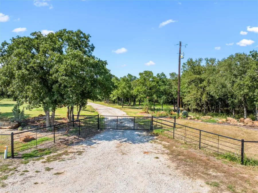 6294 Bugscuffle Road, Bowie, TX 76230 - Image #2
