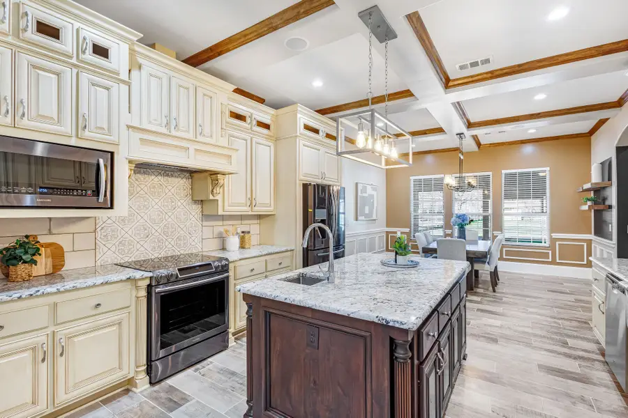 7101 Bridges Avenue, Richland Hills, TX 76118 - Image #3