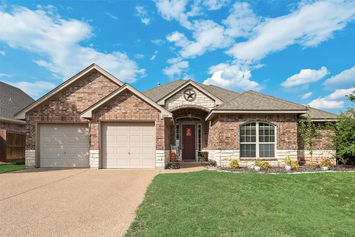 11016 Castle Oak Lane W, Fort Worth, TX 76108 - Image #1