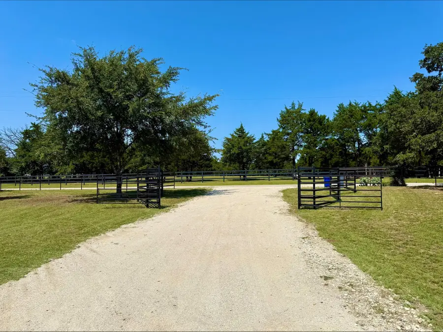 790 Ferguson Road, Whitesboro, TX 76273 - Image #2