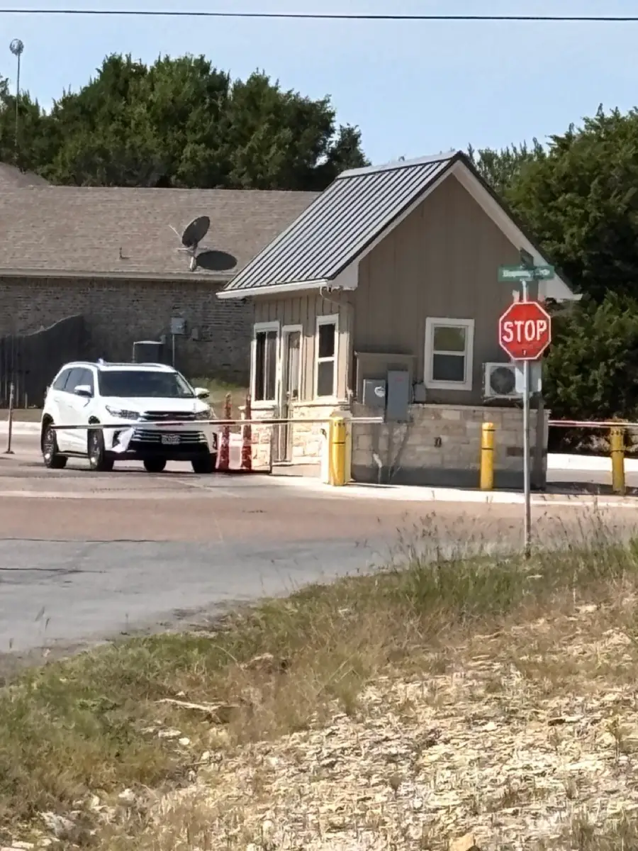 5722 Black Pine Circle, Granbury, TX 76048 - Image #2