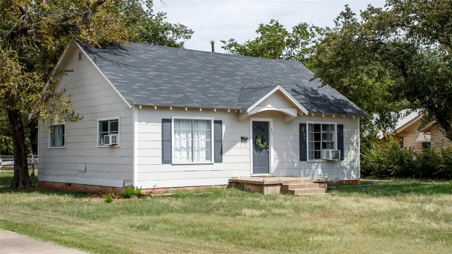 806 W Oak, Olney, TX 76374 - Image #2