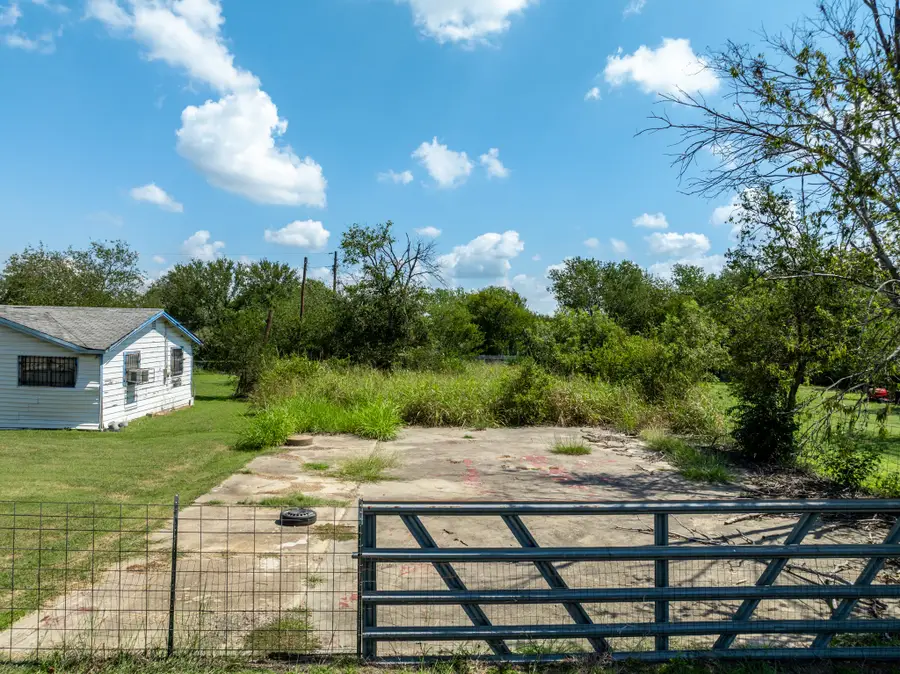 219 Oakdale Drive, Elm Mott, TX 76640 - Image #2