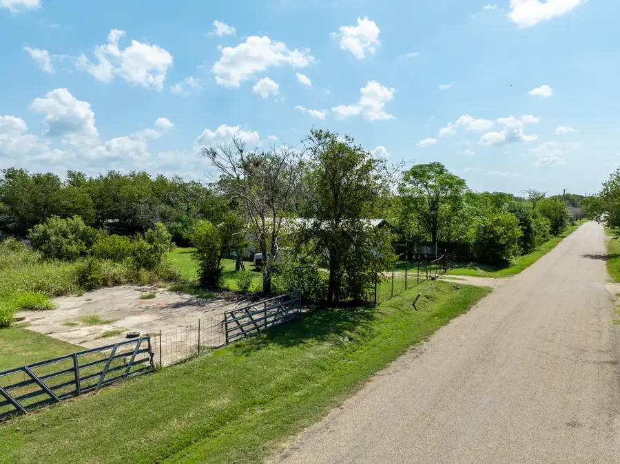 219 Oakdale Drive, Elm Mott, TX 76640 - Image #3