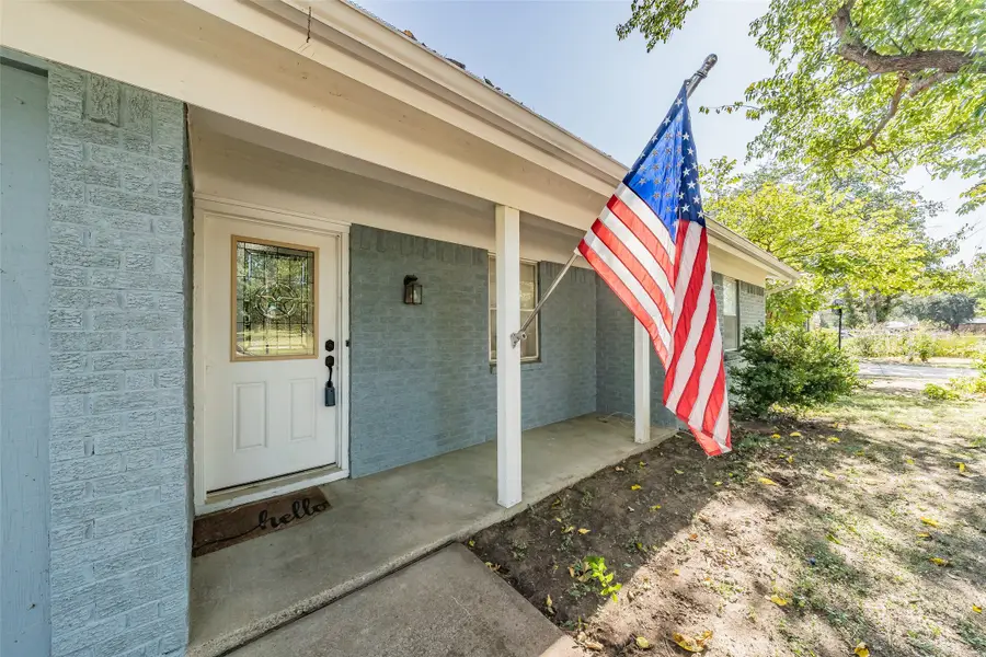 756 NW Wood Street, Burleson, TX 76028 - Image #2