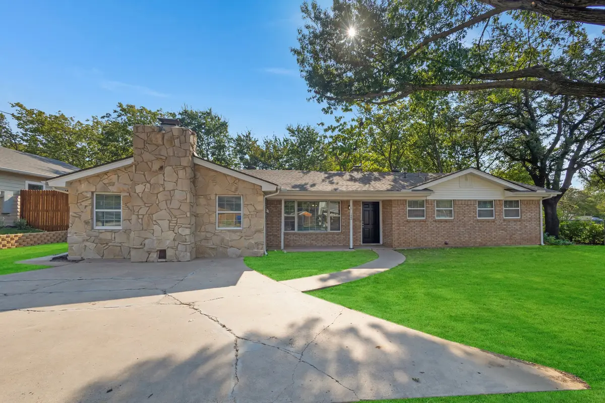 122 N College Avenue, Justin, TX 76247 - Image #1