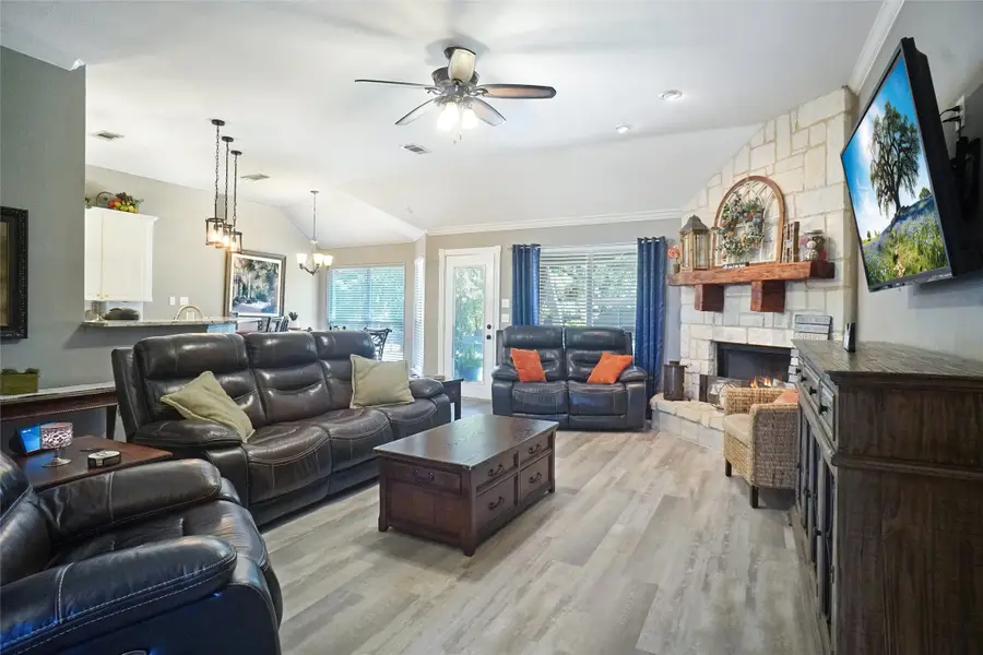 112 Ty Lane, Azle, TX 76020 - Image #3