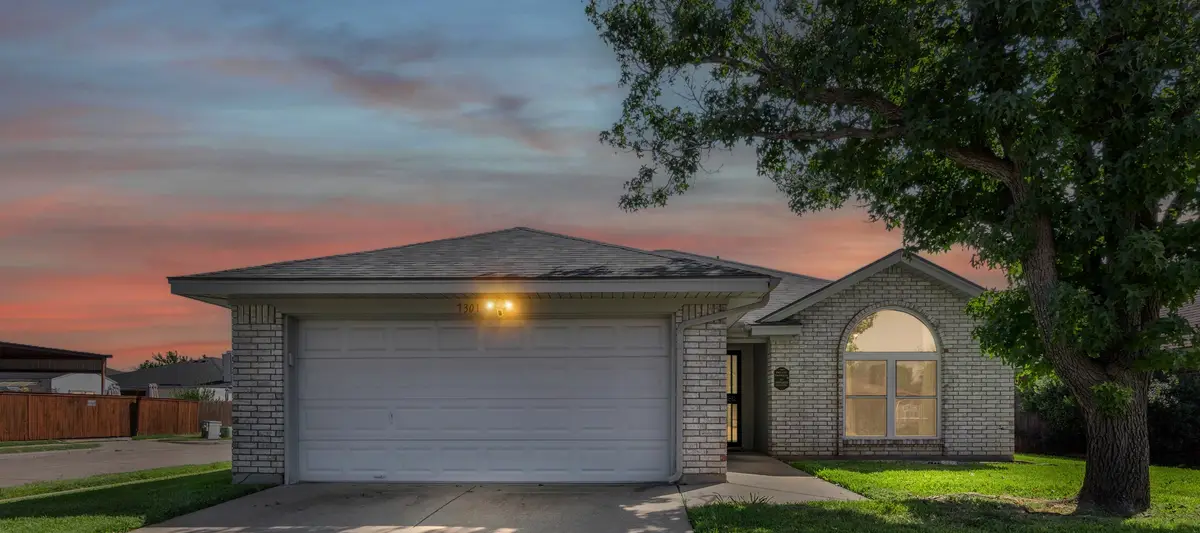 7301 Wagonwheel Road, Fort Worth, TX 76133 - Image #1