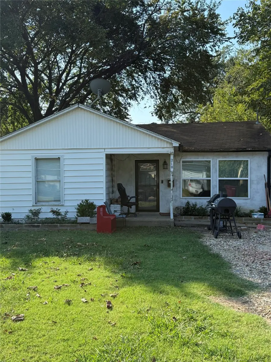 210 W Dexter Street, Sherman, TX 75092 - Image #2