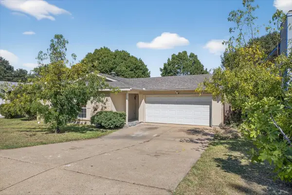 2203 Newbury Drive, Arlington, TX 76014