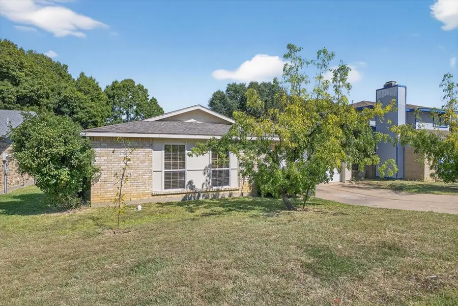 2203 Newbury Drive, Arlington, TX 76014 - Image #2