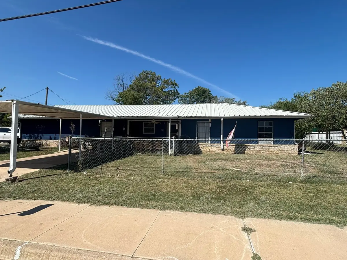 901 N Parks Street, Breckenridge, TX 76424 - Image #1