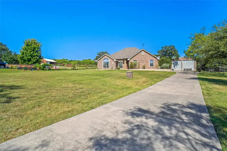 177 Lost Oak Drive, Azle, TX 76020 - Image #3