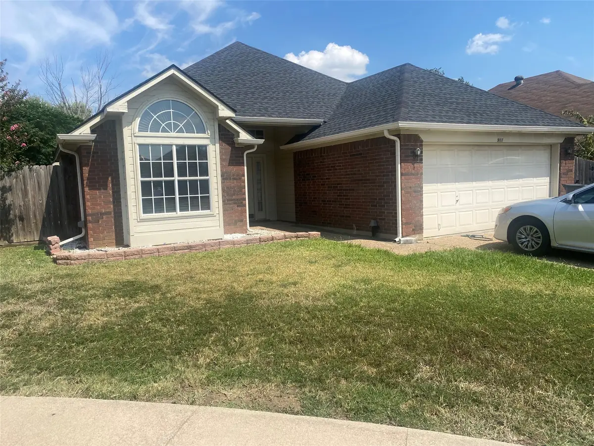 961 Grasswood Court, Arlington, TX 76017 - Image #1