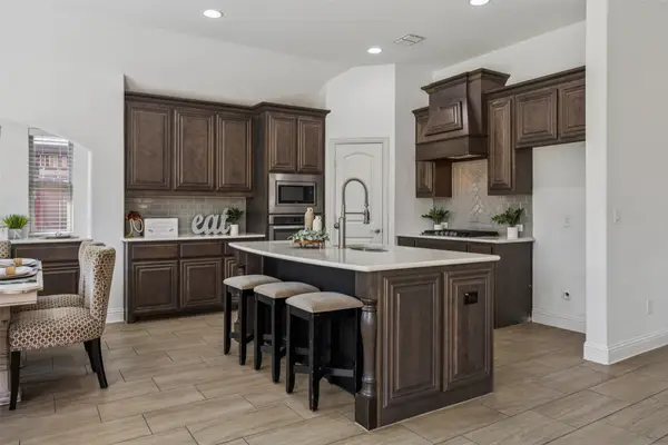 1616 Downing Drive, Aubrey, TX 76227