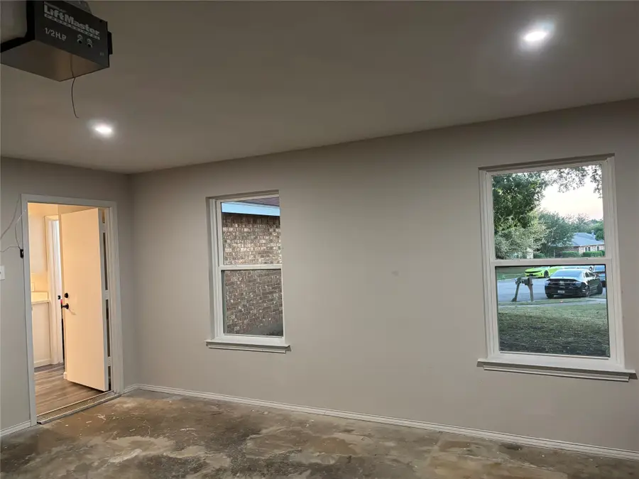 8455 Sugarberry Road, Dallas, TX 75249 - Image #3