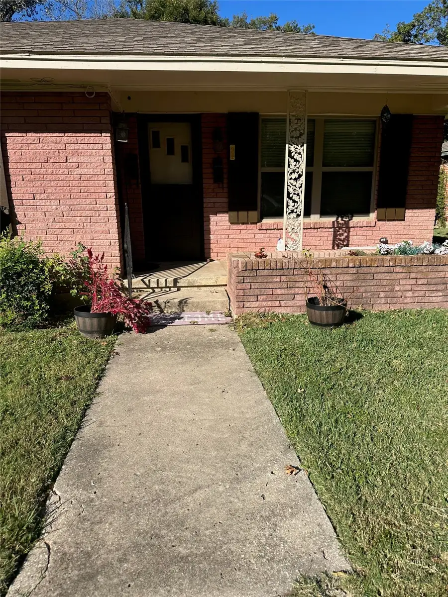 921 & 923 S Rusk Street, Gainesville, TX 76240 - Image #2