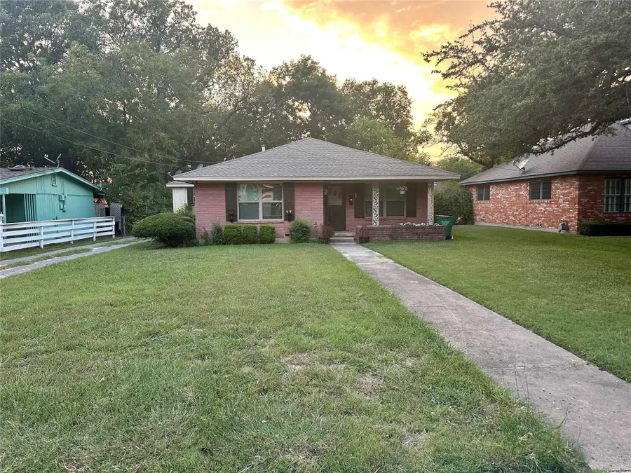 921 & 923 S Rusk Street, Gainesville, TX 76240 - Image #3