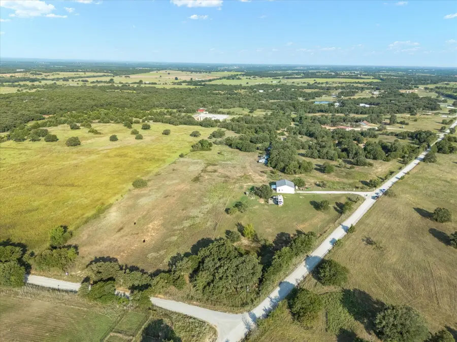 906 Faulkner Road, Sunset, TX 76270 - Image #2