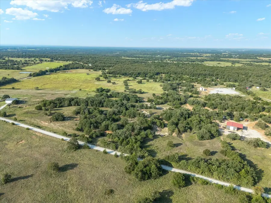 906 Faulkner Road, Sunset, TX 76270 - Image #3