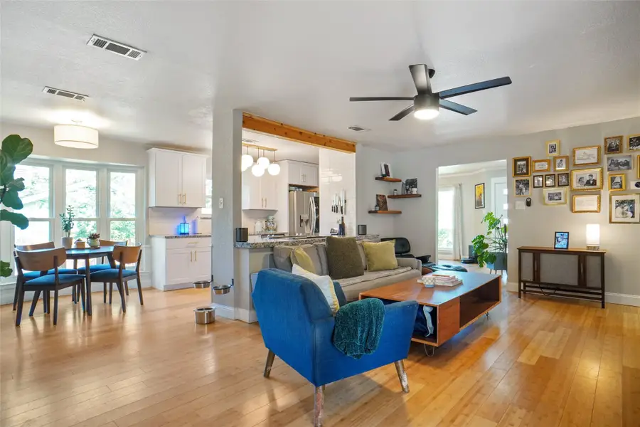 101 W Ash Lane, Euless, TX 76039 - Image #2