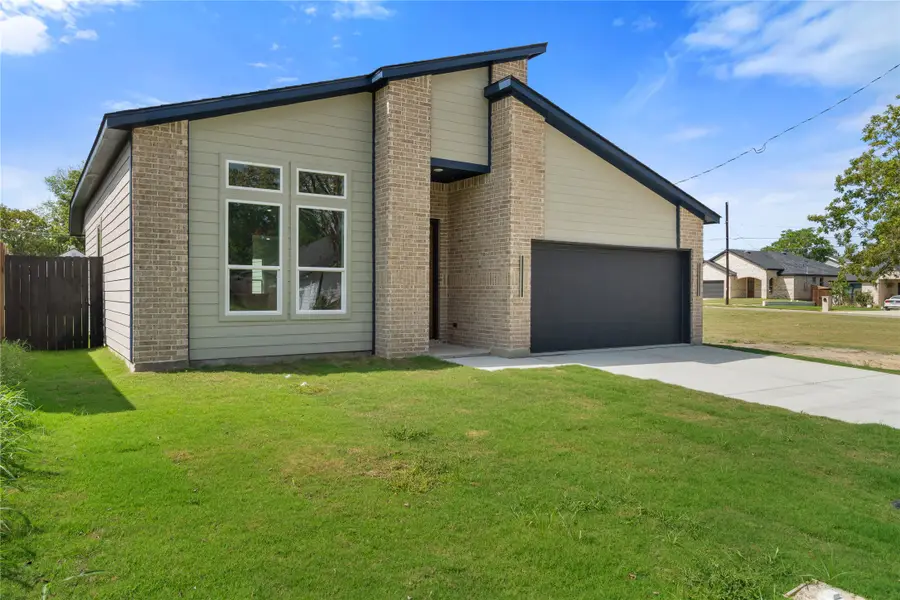 1890 Stuart, Greenville, TX 75401 - Image #2