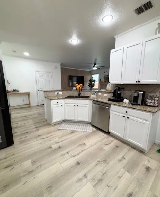 5512 Grenada Drive, Fort Worth, TX 76119 - Image #3