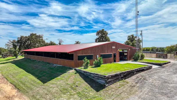 9739 E Us Highway 82, Whitesboro, TX 76273