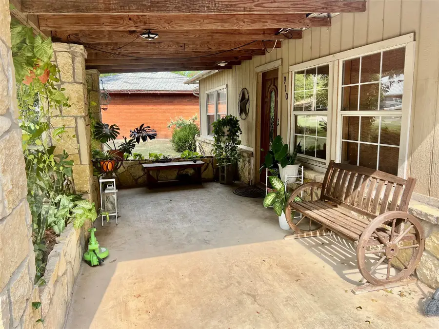 910 W Elm Street, Stephenville, TX 76401 - Image #2