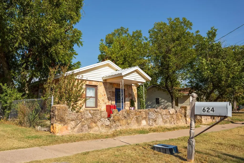 624 Arch, Baird, TX 79504 - #1