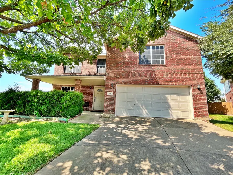 924 Rock Dove Circle, Saginaw, TX 76131 - Image #2