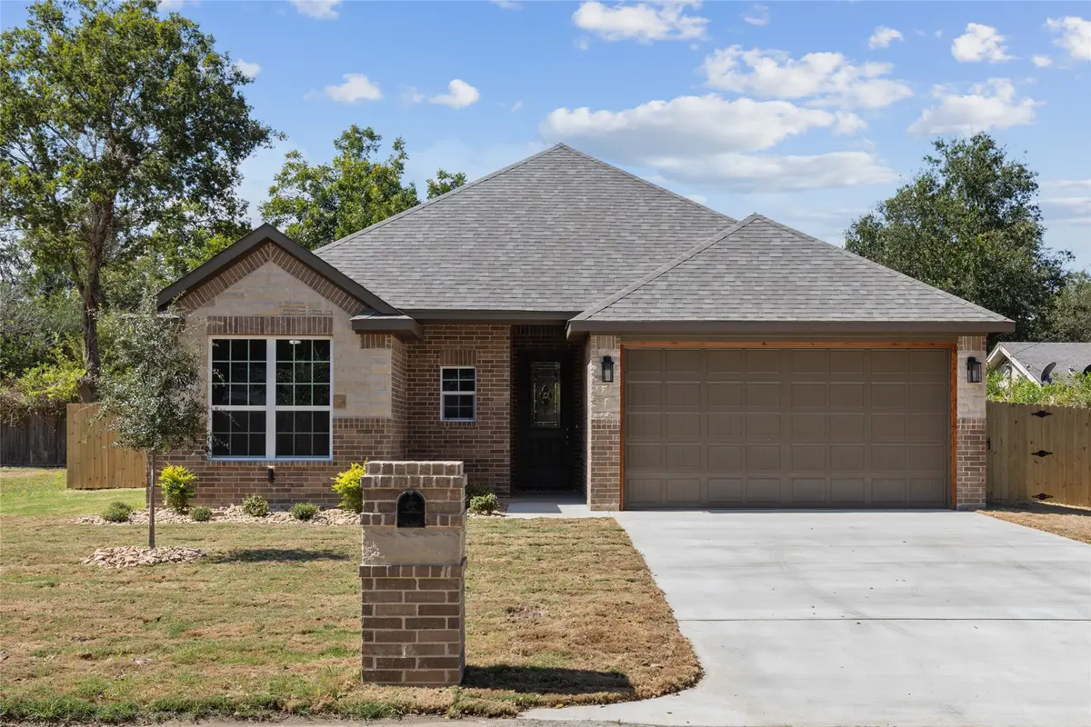 605 Madison Street, Cleburne, TX 76033 - #1