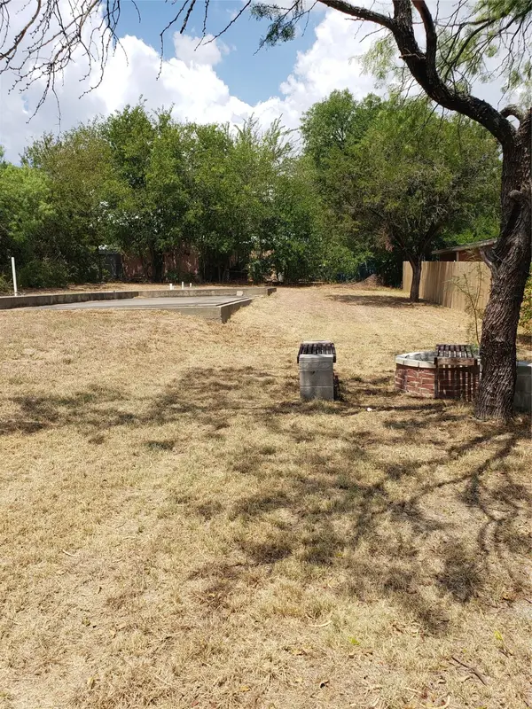 2206 Beverly Drive, Granbury, TX 76048