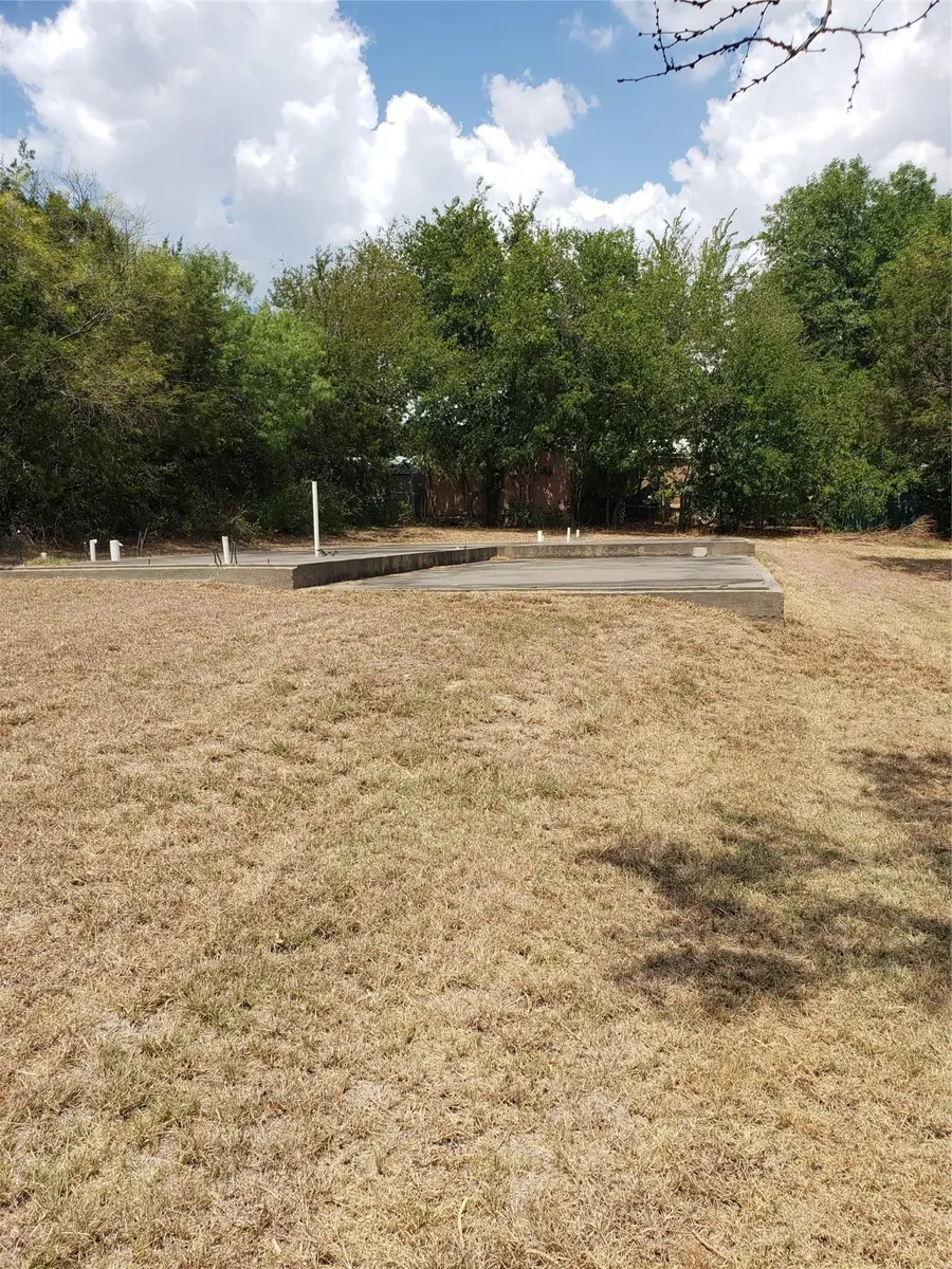 2206 Beverly Drive, Granbury, TX 76048 - Image #2