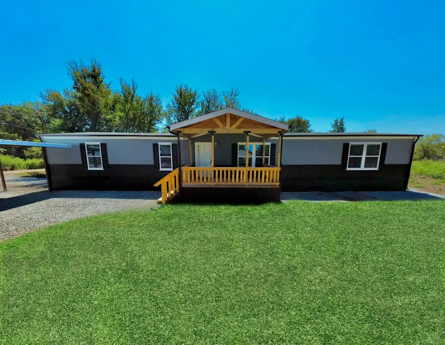 102 Shady Springs Drive, Runaway Bay, TX 76426 - Image #3