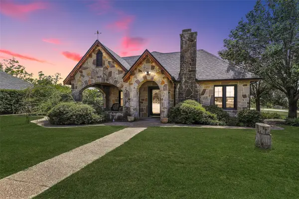 302 S Crook Street, Cresson, TX 76035