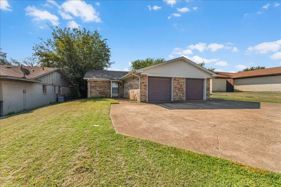 6817-6819 W Cleburne Road, Fort Worth, TX 76133 - Image #2