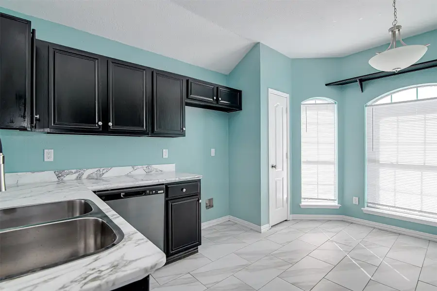 705 Crenshaw Drive, Cedar Hill, TX 75104 - Image #2