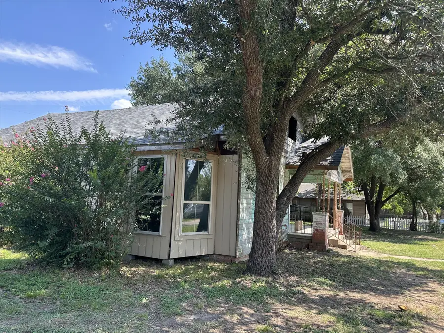 401 E Hopkins Street, Mexia, TX 76667 - Image #2