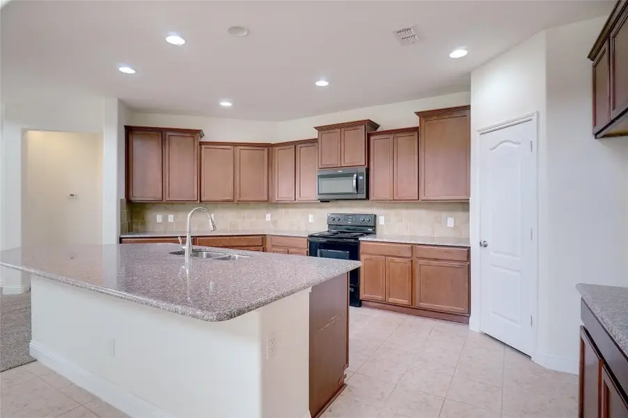 8721 Maple Ridge Road, Fort Worth, TX 76244 - Image #3