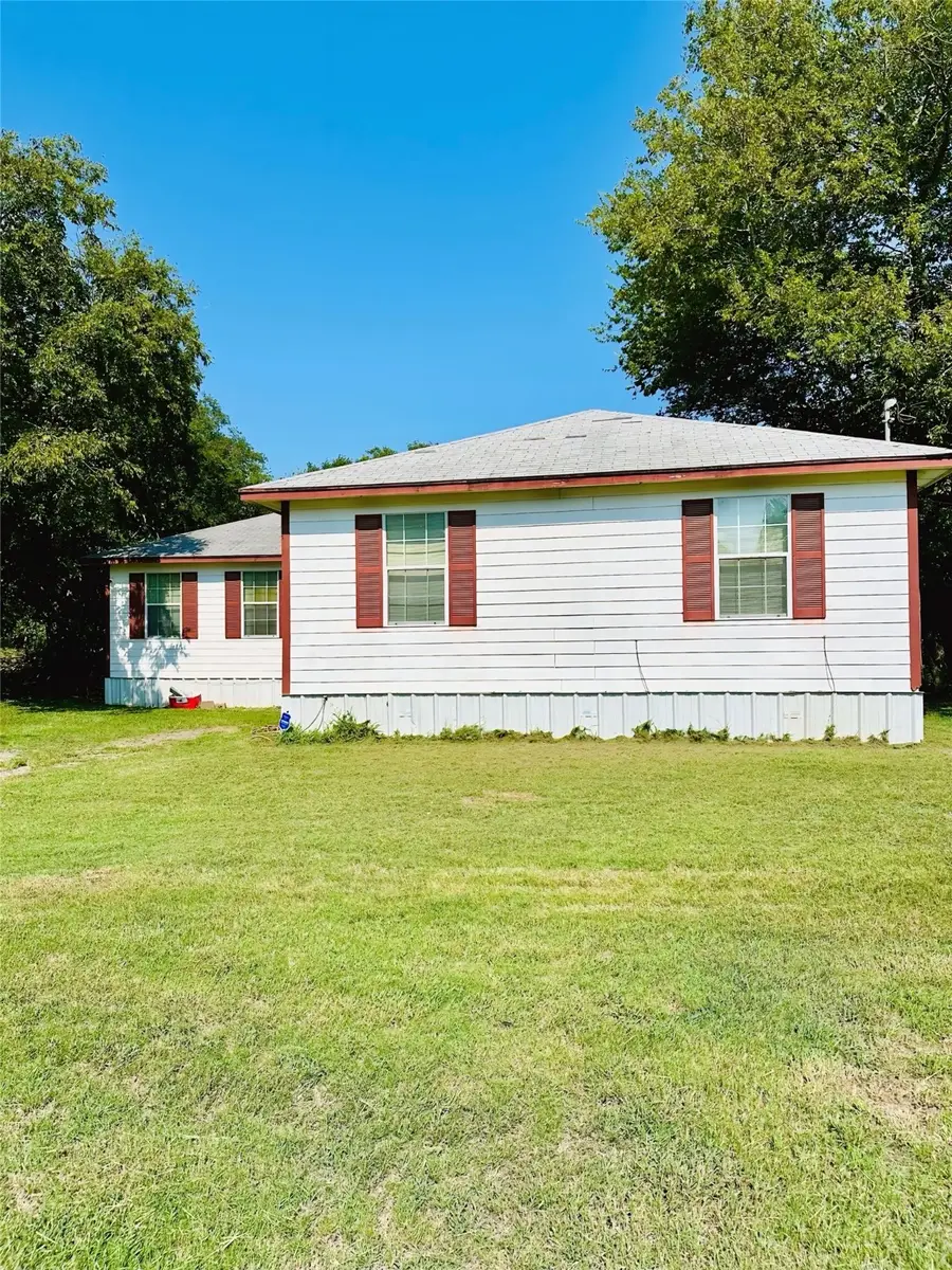 300 SW 3rd Street, Hubbard, TX 76648 - Image #2
