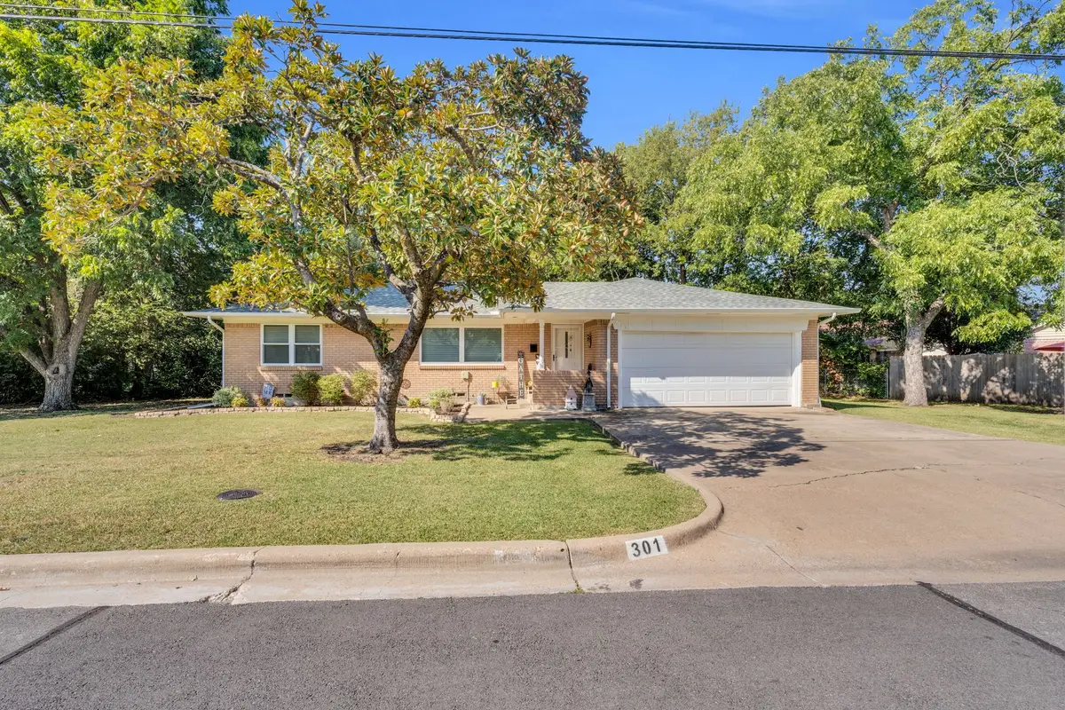 301 Floyd Street, Waxahachie, TX 75165 - Image #1