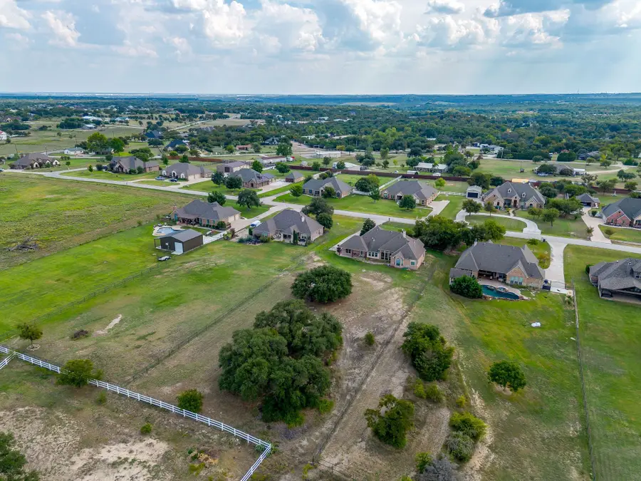 13041 Stacey Valley Drive, Azle, TX 76020 - Image #3