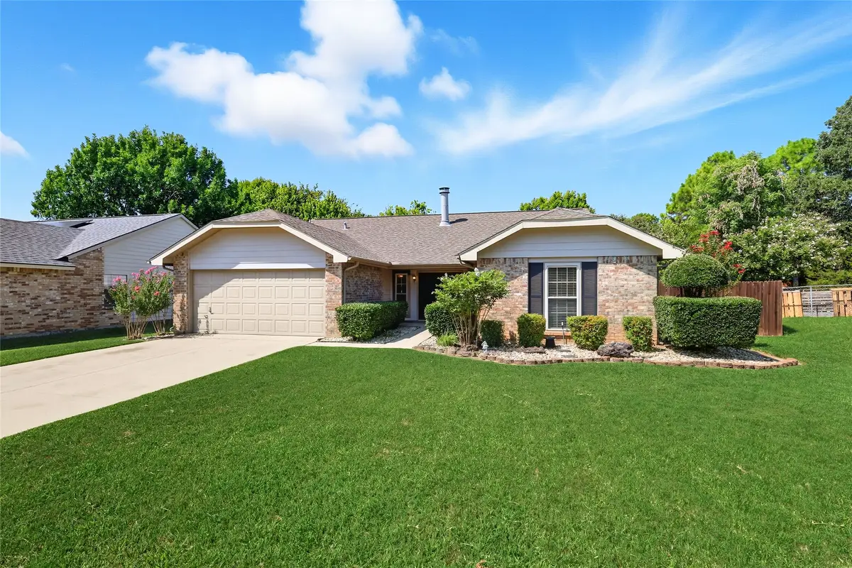 2611 Jenny Lane, Euless, TX 76039 - Image #1