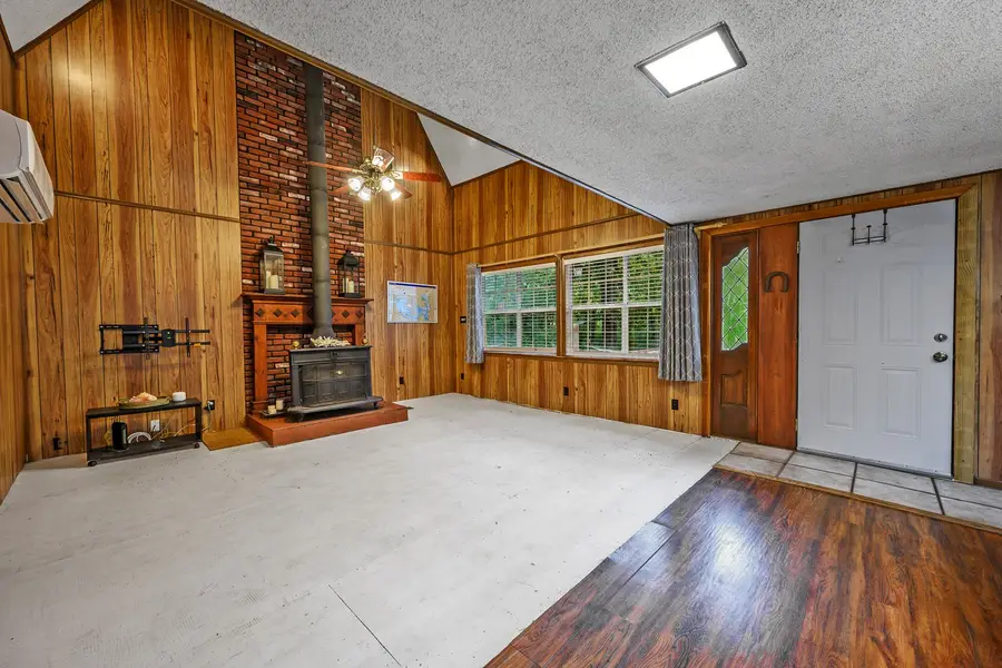 241 Robin Hood Road, Gordonville, TX 76245 - Image #3