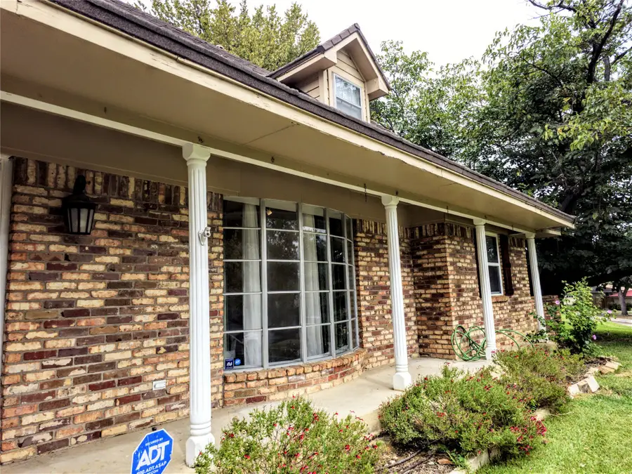 1005 Capetown Drive, Grand Prairie, TX 75050 - Image #3