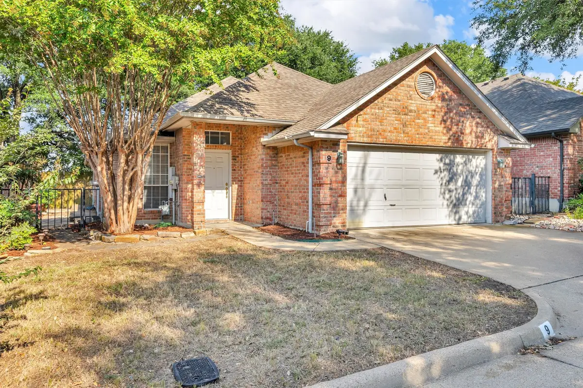 9 Country Club Place, Waxahachie, TX 75165 - Image #1