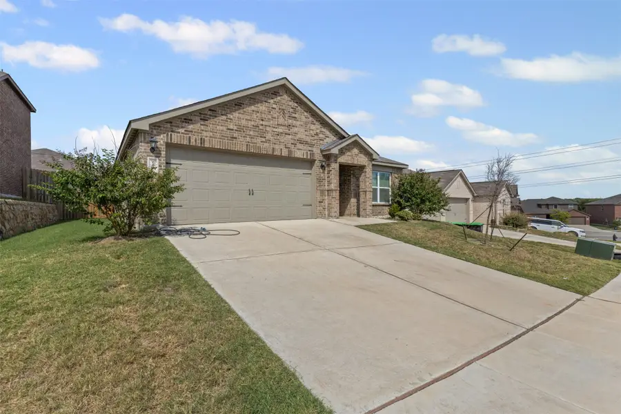 118 Palomino Bend Drive, Newark, TX 76071 - Image #2