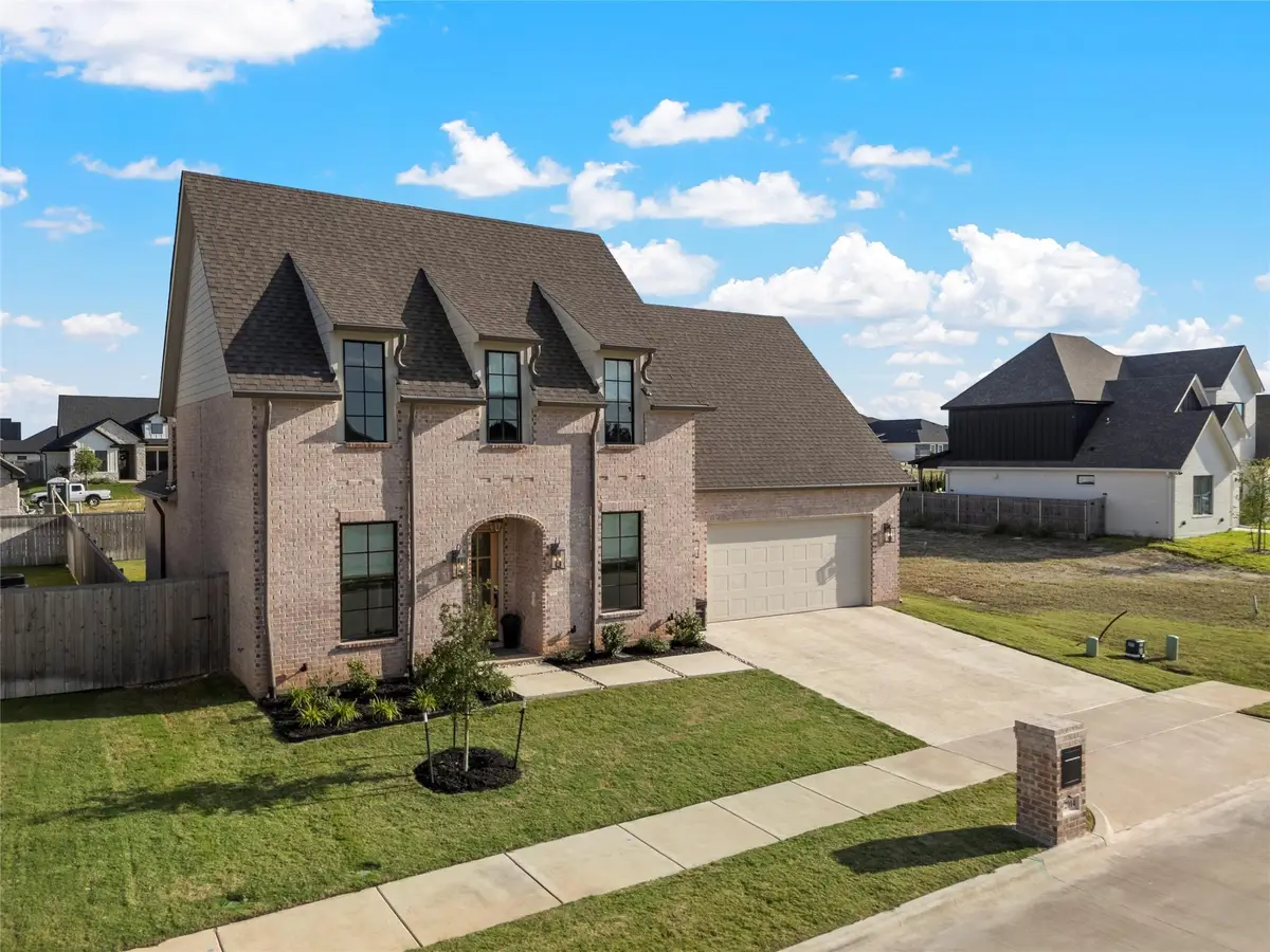 12014 Kenai Circle, Woodway, TX 76712 - Image #1